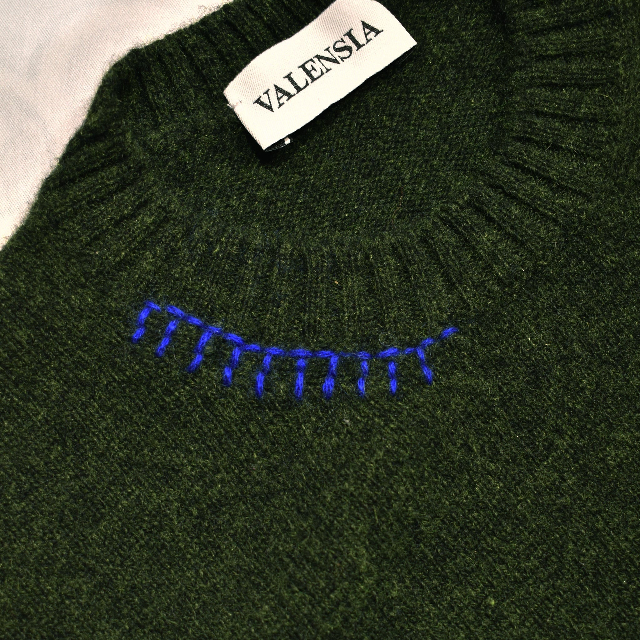 Maglione girocollo verde melange 100% cashmere dettaglio girocollo- valensia