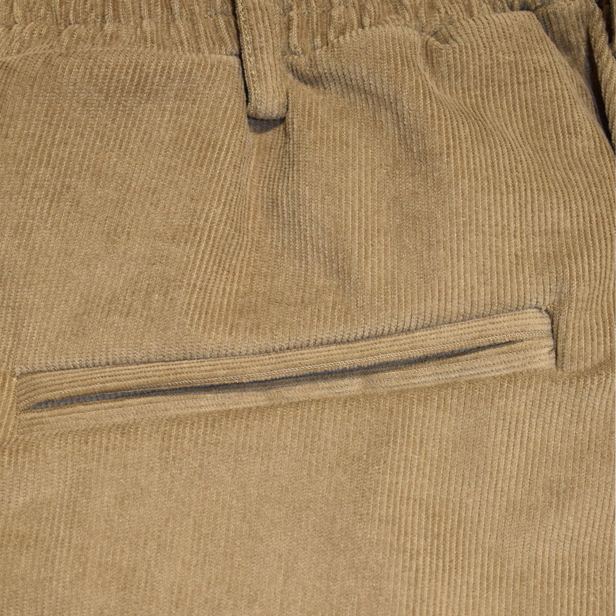 Pantalone beige in velluto a coste con pinces dettaglio tasca posteriore- Valensia Moda