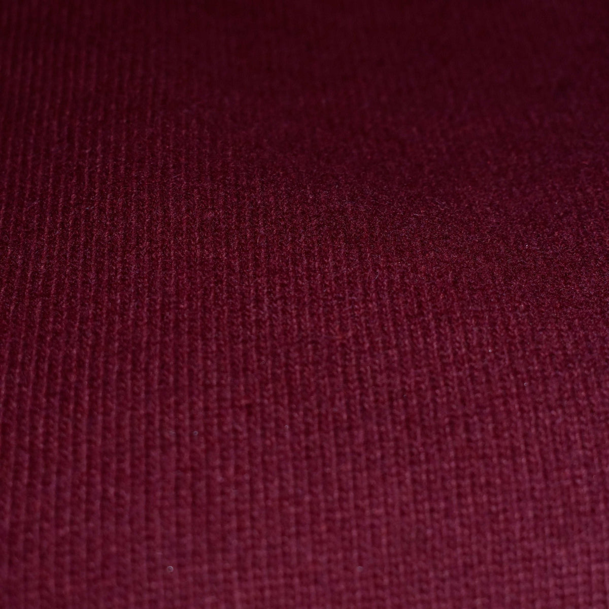 Burgundy crewneck sweater, texture detail - Valensia Moda