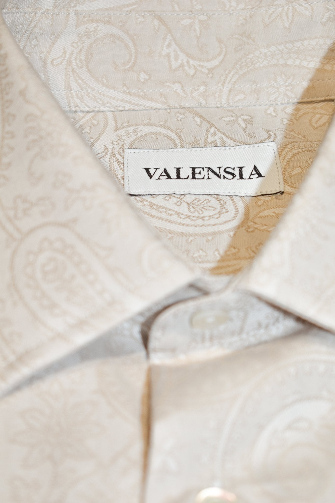Camicia in jacquard giapponese beige cotone dettaglio etichetta- valensia