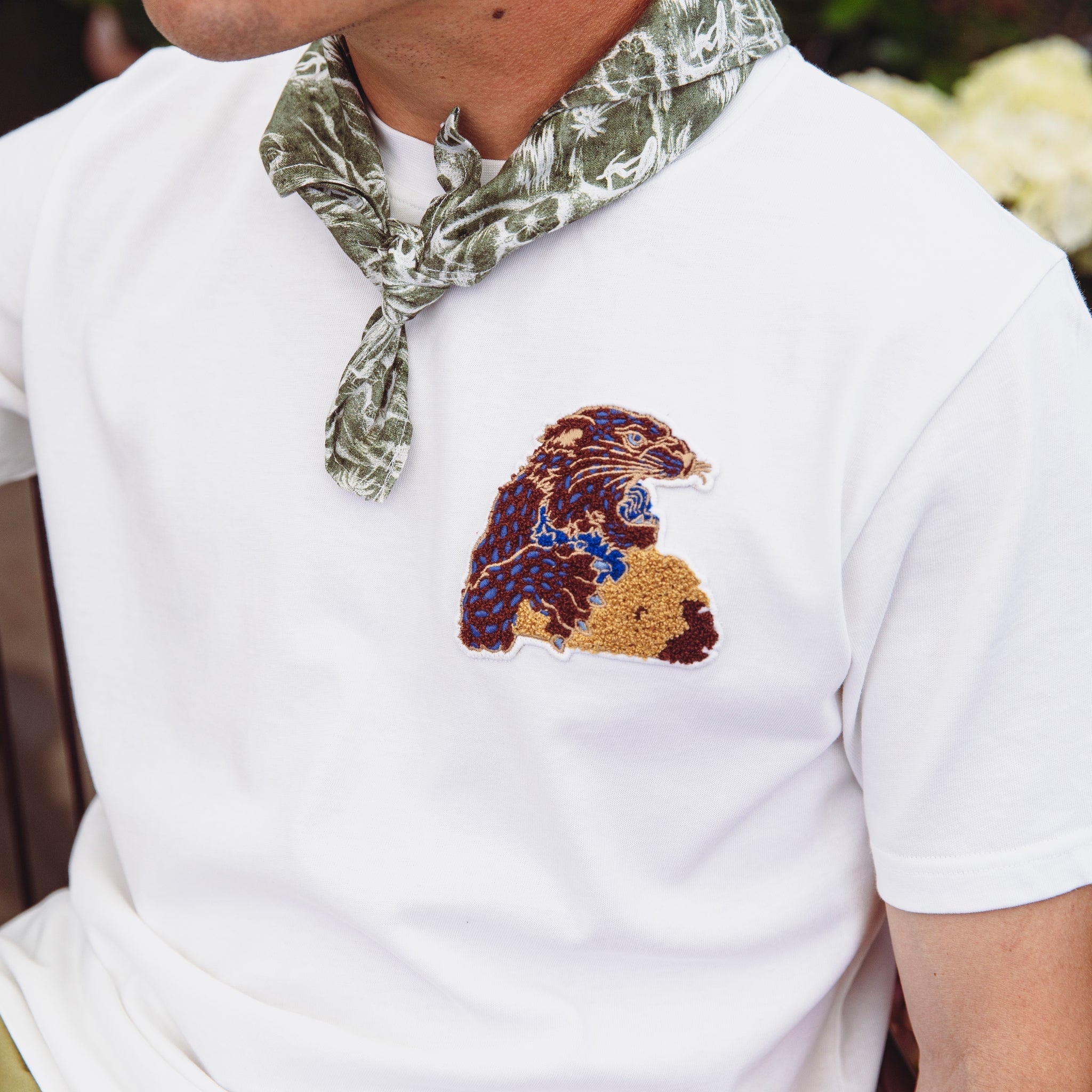 Maglietta peso medio cotone organico punto spugna indossata e in primo piano sul punto spugna - VALENSIA MODA