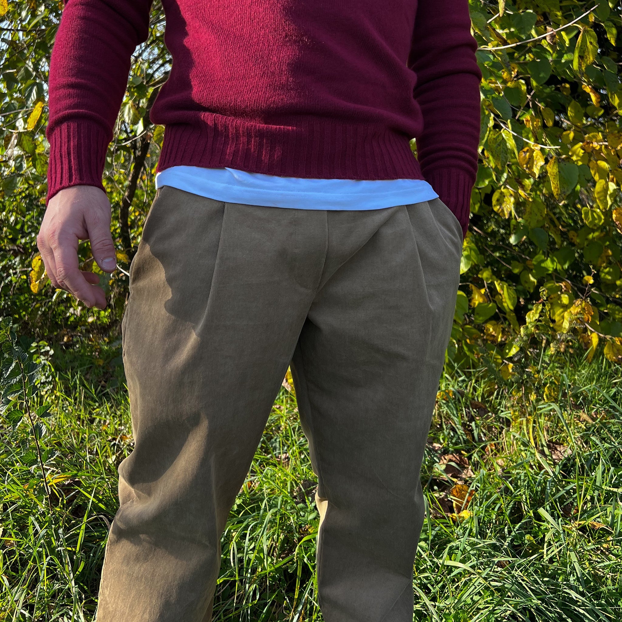 Pantavelluto beige primo piano davanti- VALENSIA